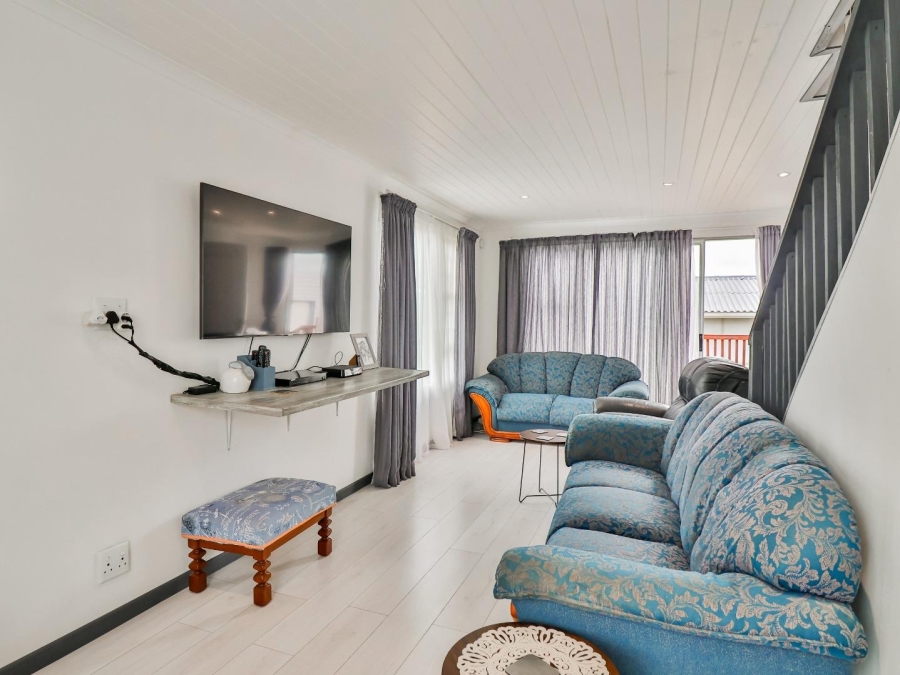 5 Bedroom Property for Sale in De Kelders Western Cape